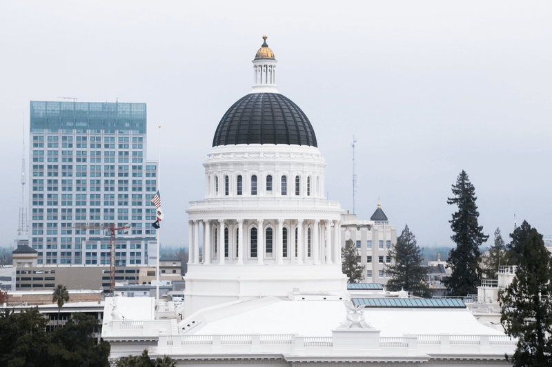 A picture of the capitol building's dome